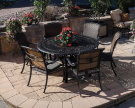 Lillian Black 60 R Table Set