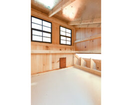 Bird-In-Hand Lean-To 4x5 Interior.