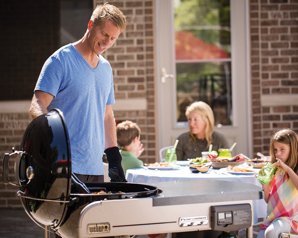 22" Performer Deluxe Charcoal Grill | Acres Living