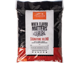 Traeger Signature Blend Pellets front of bag.