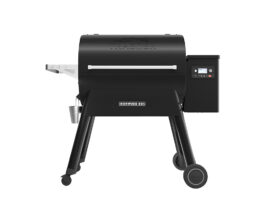 Black Traeger Ironwood 885 pellet grill.