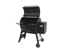 Black Traeger Ironwood 885 pellet grill.