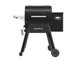 Black Traeger Ironwood 650 pellet grill.