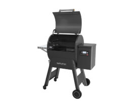 Black Traeger Ironwood 650 pellet grill.
