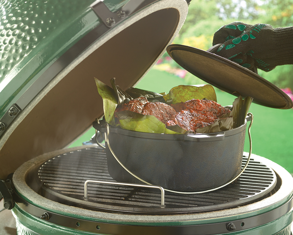 Big Green Egg  Cast Iron Dutch Oven