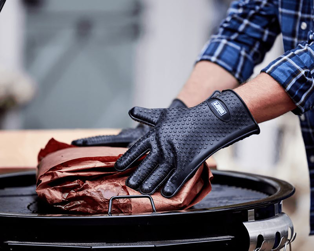 silicone grilling gloves with meat.