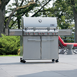 Summit S-670 Gas Grill.