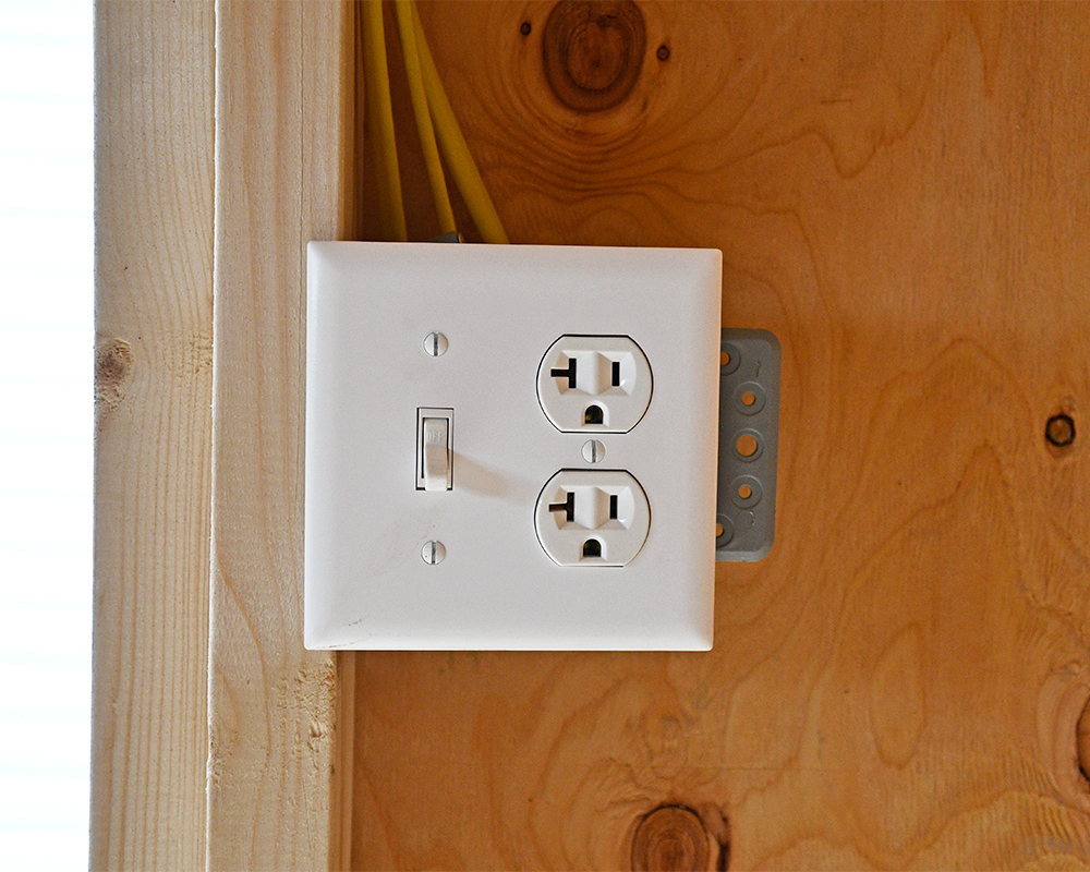 10x12 Deluxe Painted Cape Shed.